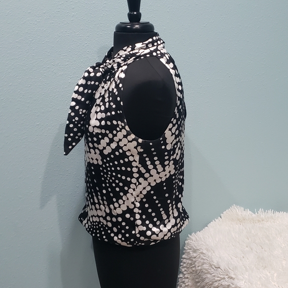 Beautiful Silk Pattern Blouse - Picture 2 of 10